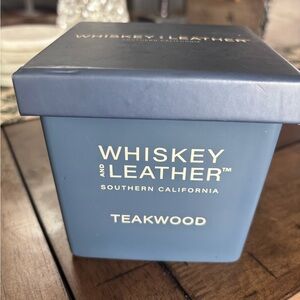 Whiskey and Leather Teakwood Candle- 12oz